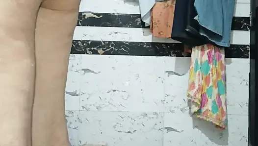 Priya bhabi ateşli banyo tam açık şov