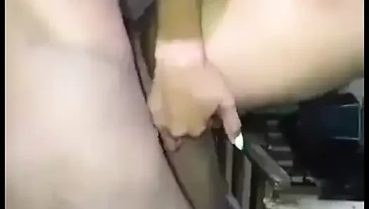 Sie lutscht meinen schwanz gut und ich ficke sie danach