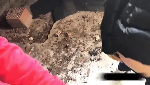 Возбужденная жена Luna принимает интенсивный анал в заброшенном доме - на улице в видео от первого лица, настоящая пара