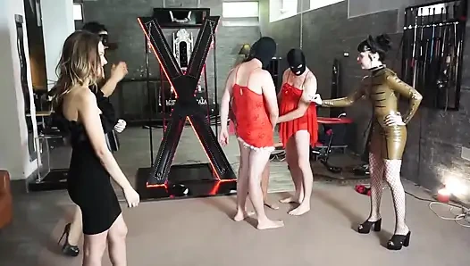 Sahibeler kölelerini travesti ve eşcinsel oral seks için zorlaıyor