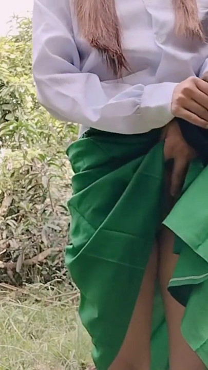 18+ YEAR OLD SCHOOLGIRL DEVIRGINIZED BY LUCKY TRIKE DRIVER | Clip 1