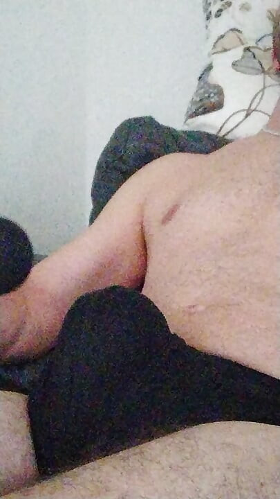 厚いパッドを振動させて、17日後に必要な硬くて長いオーガズムを迎えるまで。