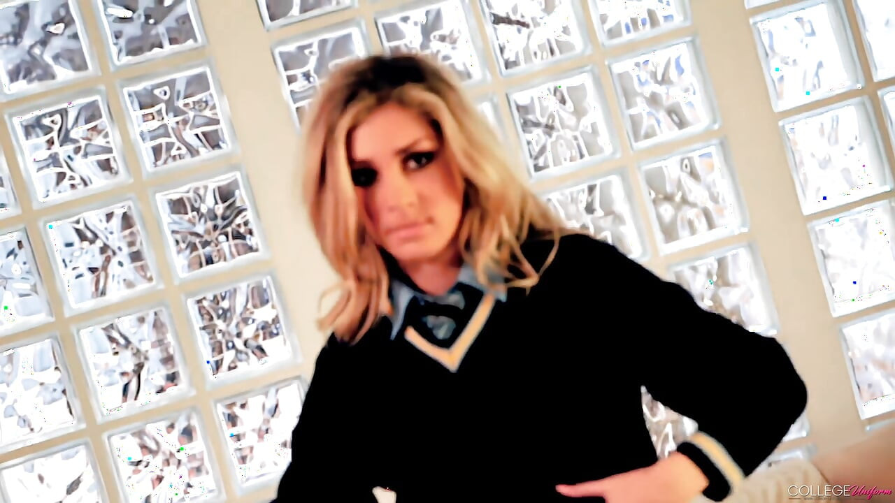 Shoot 2 men Julia Crown ki visheshta hai