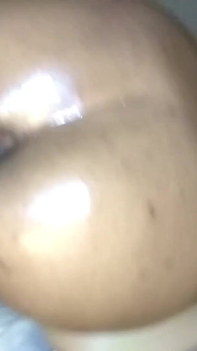 "Ev yapımı yaşlı geri atma videosu büyük götlü zenci domaltarak sikiliyor! Bölüm 3"