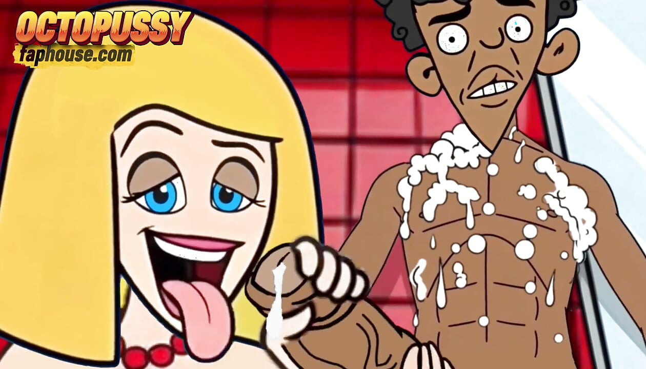 Une belle-mère reçoit une dose de sperme dans la bouche juste sous la douche