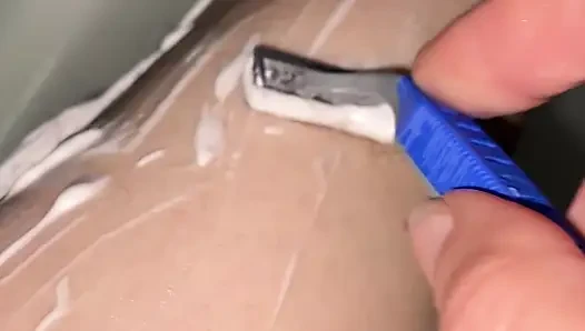 Kıllı bacaklar tıraş oluyor yakın çekim