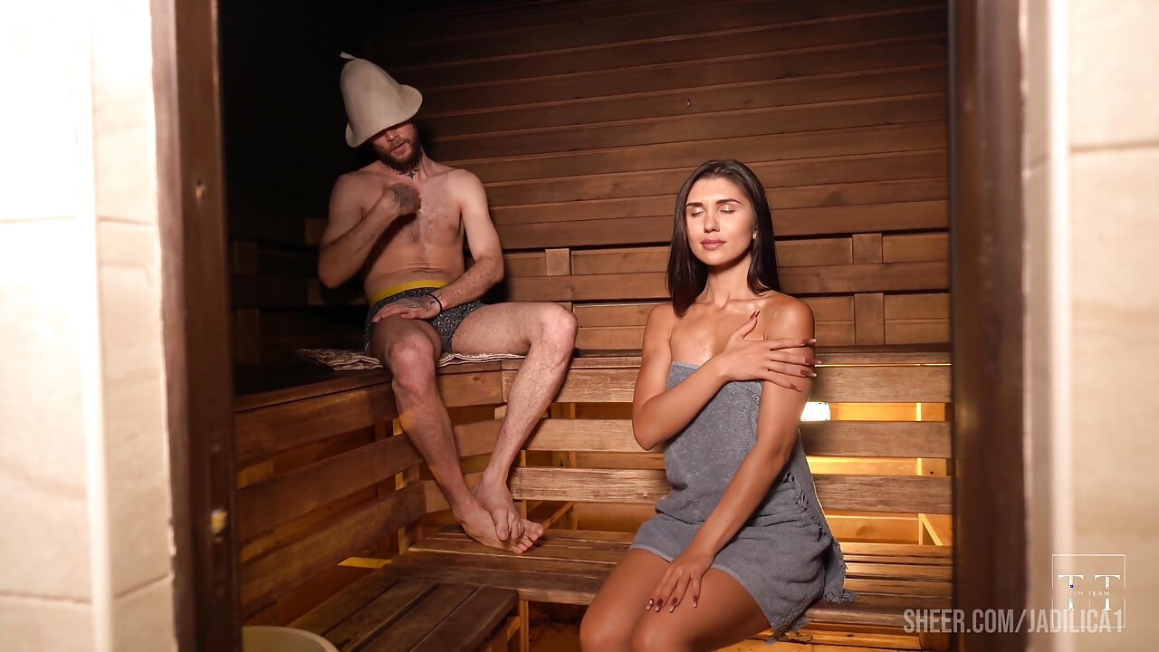 Saunada tanıştığı ilk adama kendini verdi