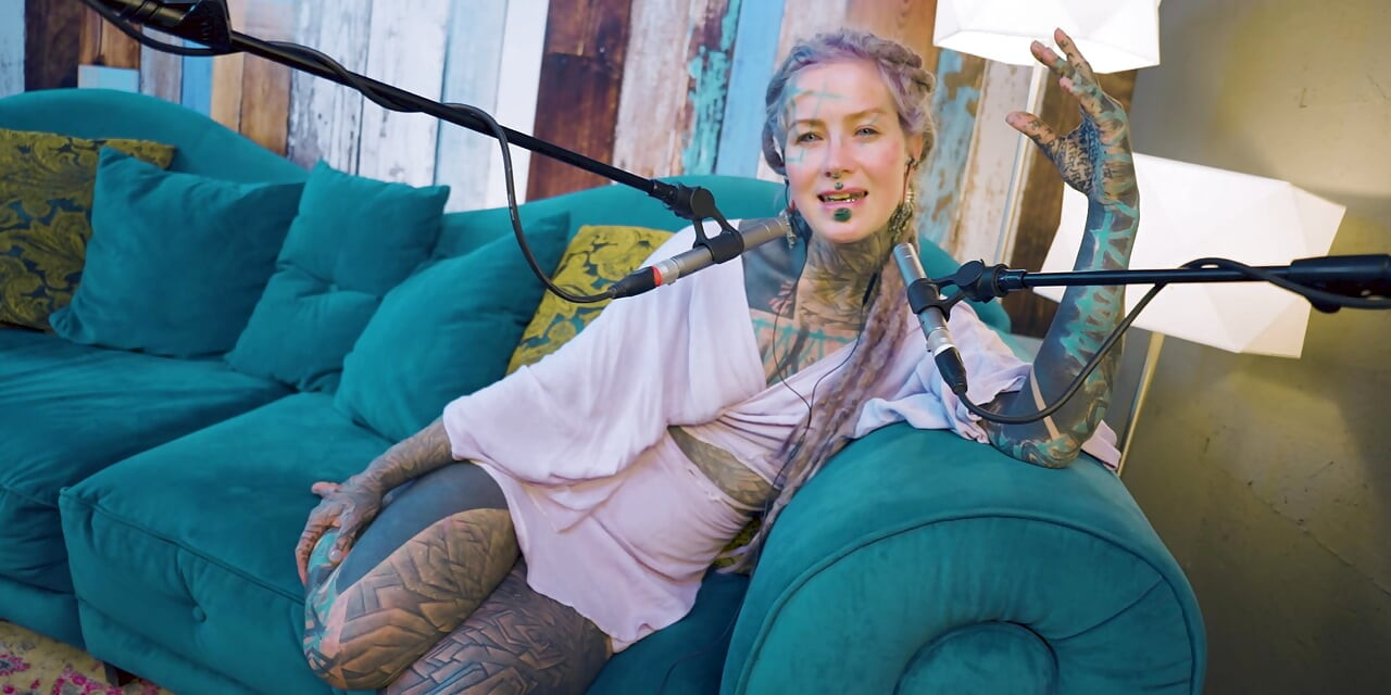 Mówię o B - Bordem - ASMR podcast SFW talk goth chudy dziewczyna dredy tatuaż model atramentem dziewczyna