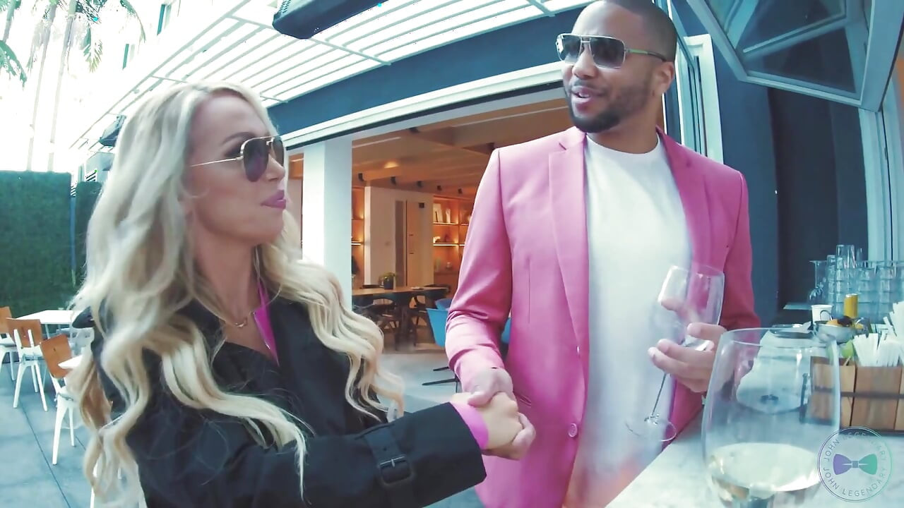 Mame sexy nesătabile - Nikki Benz