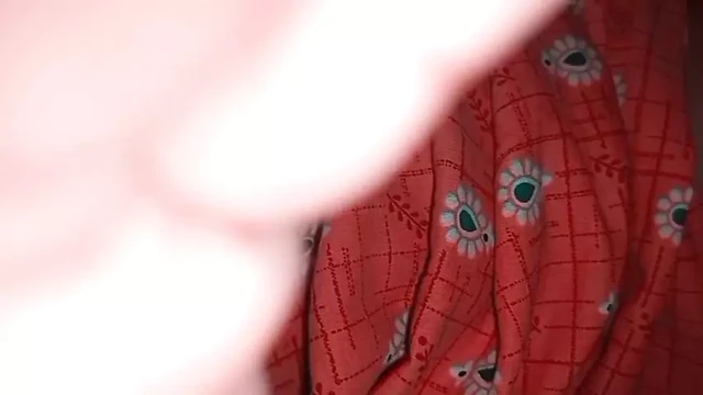 Desi hat bhabiji cut my pakat pakat kar mare.