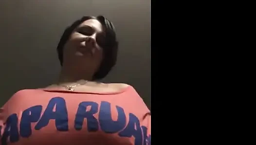 Möpse springen in zeitlupe aus dem t-shirt!