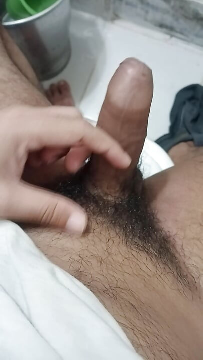 Itni barish mujhe sara din uttejit kar deti hai?