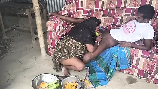 Nai bhabhi ko sabji karte waqt khire se chudai ki