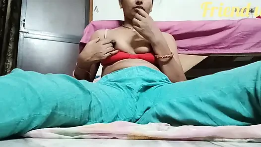 Firstime si istri pinay yang lagi sange lagi asik masturbasi pakai timun sebelum lanjut ngentot memeknya