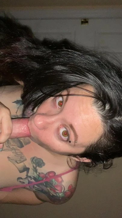 Girlfriend sucking me off