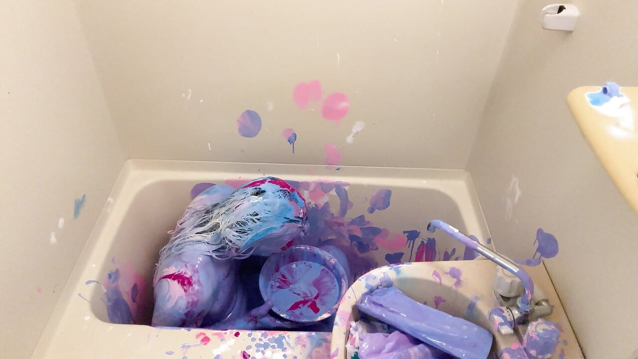 WET&MESSY Messy Play: Covered in Paint by a Boy 2