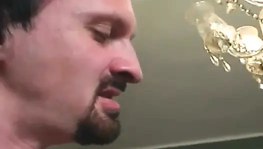 Cewek cantik dengan stoking jala ini di-fingering sampai orgasme