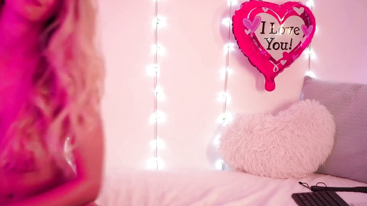 Stella Cardo fingeruje svoje dupe