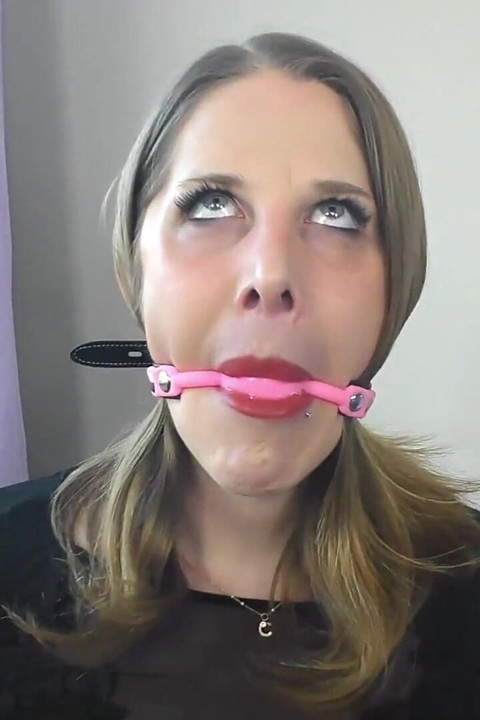 Cassie'nin bdsm gag denemesi ve konuşması