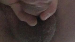 Mann mit großem Schwanz und dicken Eiern macht selbstbefriedigung mit dildo im arsch und wichst auf Gesicht  POV von anal Schwanz Abspritzen