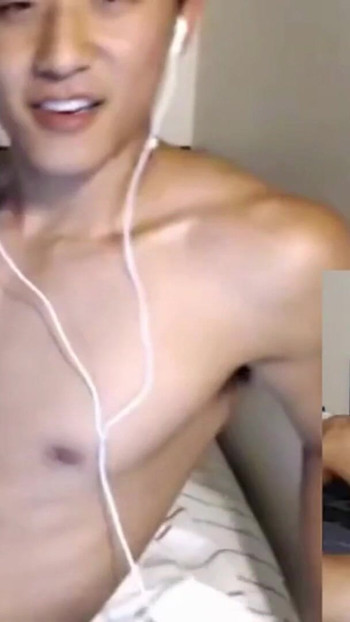 Ključni trenutak iz "Real Gay Twink Live Cam Moans, Dirty Talk & Cum Eating Finale"