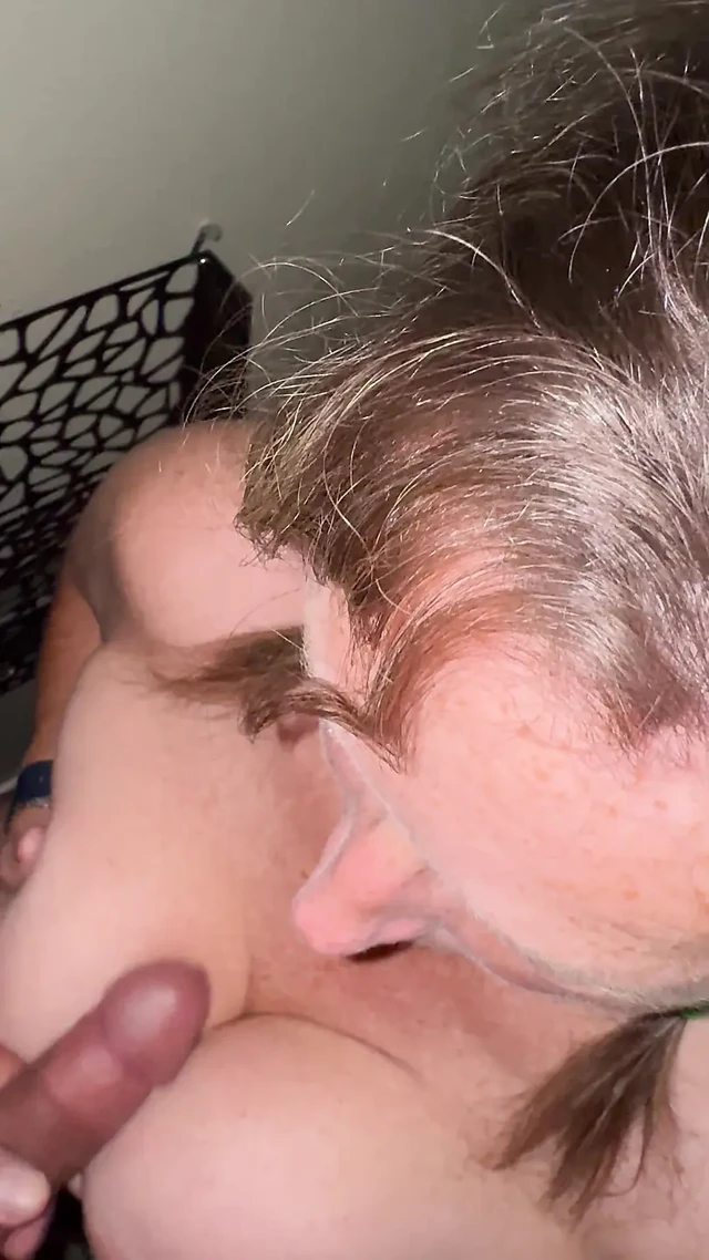 Bonemaiden Sucks Her Man Sitting on the Toilet trying to Pee