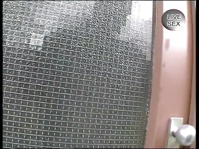 Amateur chick tugs and drains big dick at the casting