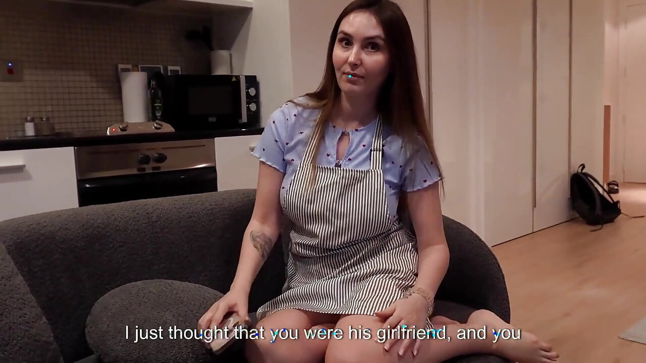 Nowa Macocha MILF Uwodzi Pasierba Po Roku Na Morzu.