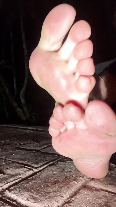 Sensual Satisfaction with Barefoot Dirty