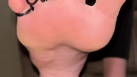 Пальцы ног с кольцом и игнорируют ступни Ivy