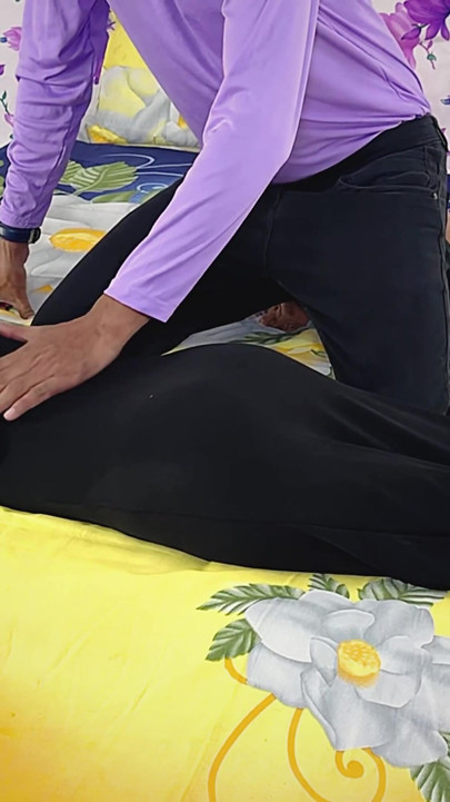 A wealthy lady summoned a masseur to her hotel and had a massage while naked. | Clip 1