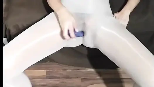 Активно Играю И Кончаю Сквозь Свои Новые Бесшовные Колготки