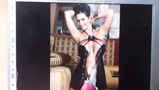 Denise milani boşalıyor