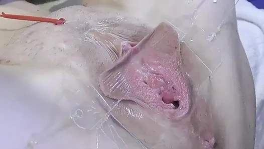 3 Yalayan Vagina, Çok Yakın Olmayan Yerlerde