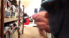 Ours du sperme risqué dans un grand magasin