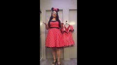 Oud Minnie Mouse -kostuum versus nieuw Minnie Mouse -kostuum