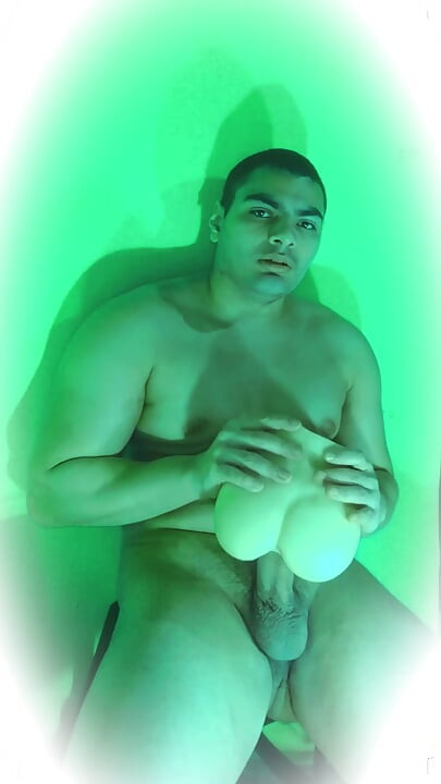 Green - Masturbation - Cristopher Rebellato - Big Penis - Vertical Video - Muscular