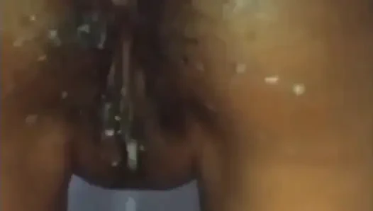 Шри-ланкийская жена делает сквирт и пердит