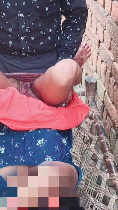 Indian slut outdoor in gets pussy fuck by young boyfriend | Clip 1