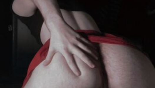 Транс-тинка Femboy трясет задницей перед камерой в любительском видео