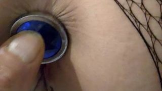 Espancando minha esposa e usando um plug anal