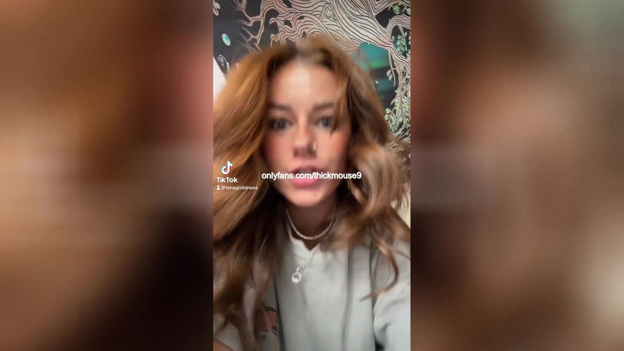 Instruktor joge puni svoju pičku usku tinejdžerku Lenu Miš