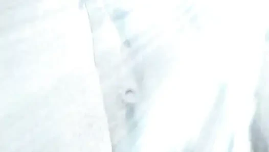 Cewek rambut pirang di-fingering dan dijilat sampai orgasme bergetar