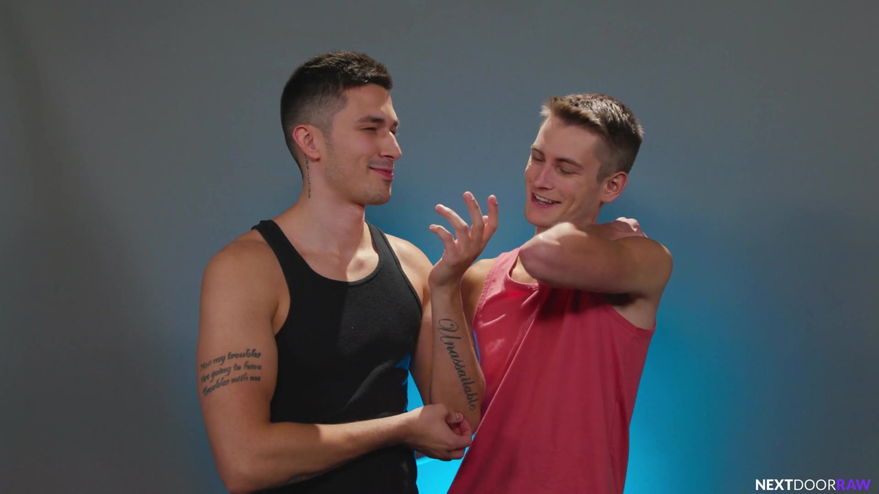 华丽的twnk性感翻转乱搞现实生活中的tatted BF大屁股