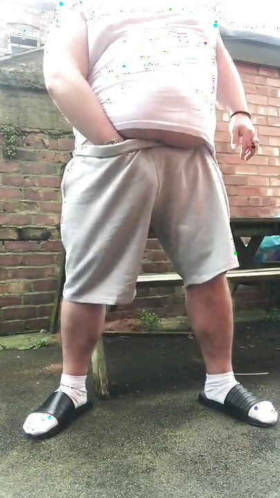 Fat Dad Smoking & Wanking in the Alley