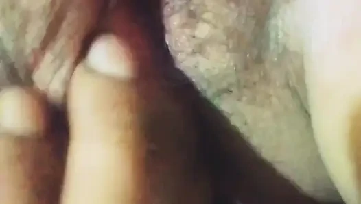 Mencolok colok vagina wanita hamil