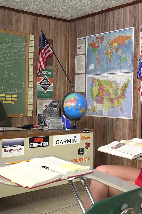 Nova cane blows her teacher to get a passing grade