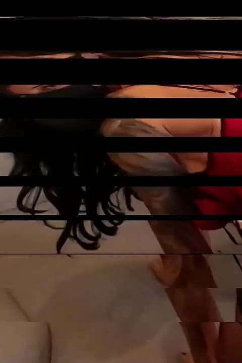 O diabinho é sexy. O pequeno diabo está com tesão. o diabo tem uma buceta molhada. Venha e veja