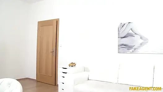 Fake agent - james brossman nyepong kontol ellie sebelum merekam videonya lagi nyepong kontol dan dientot gaya doggy
