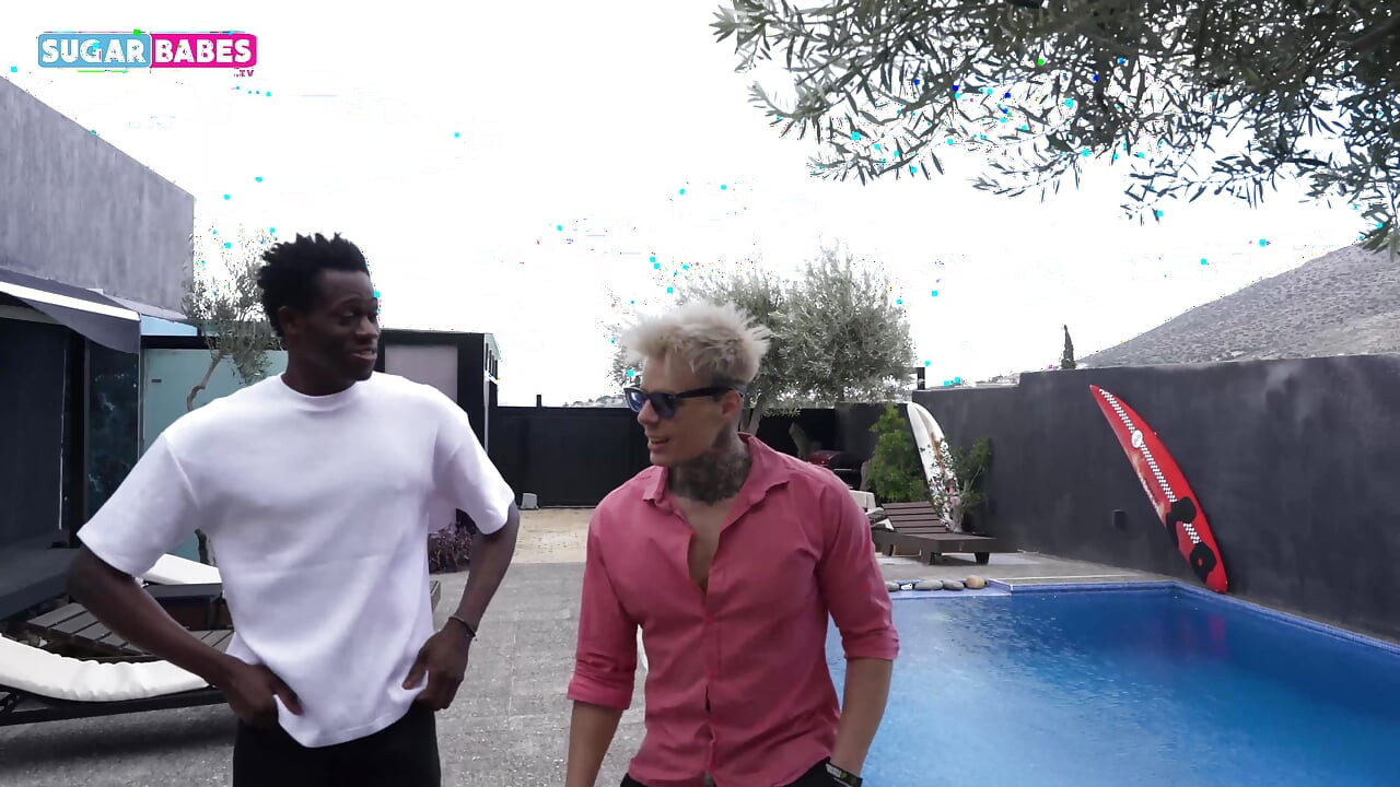 Η Christy White κλείνει πρώτα τη διαφυλετική συμφωνία της με τον Romeo στο Sugarbabestv